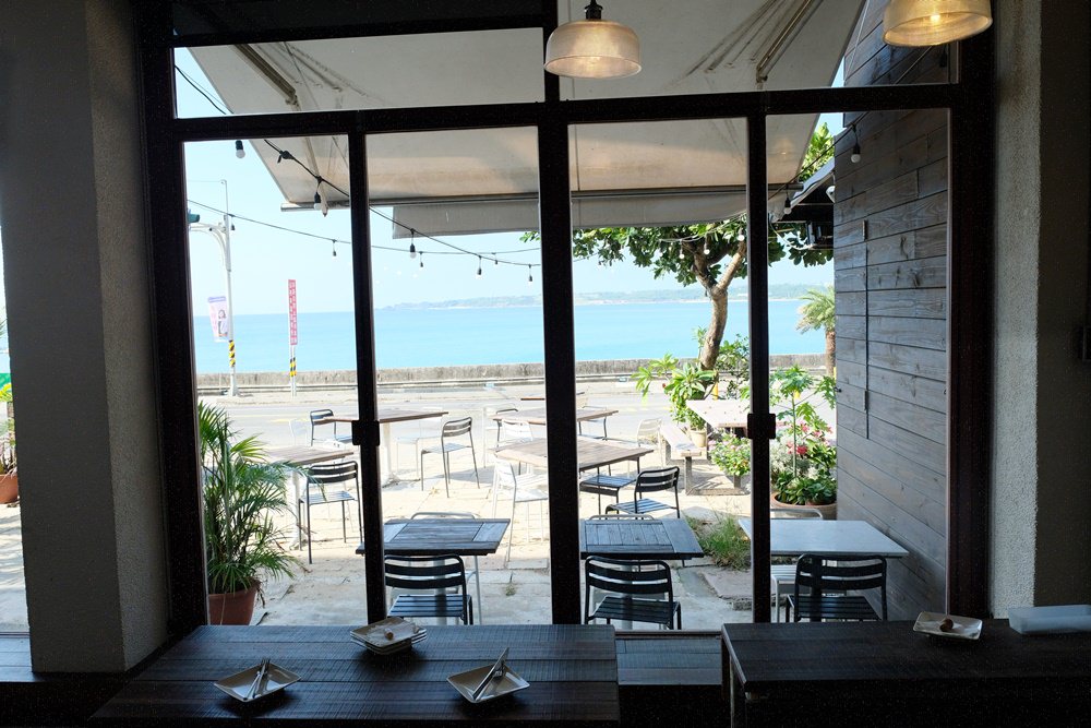 迷路小章魚小旅館 高質感純白墾丁海景住宿 樓下就是迷路小章魚餐酒館 金大佛的奪門而出家網誌