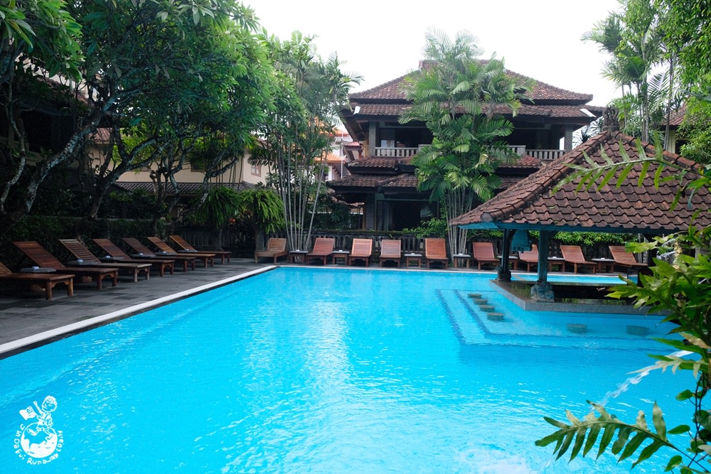 峇厘島住宿︳Puri BambuHotel 普瑞班布酒店-傳統建築風格旅館，室外泳池環境愜意迷人！