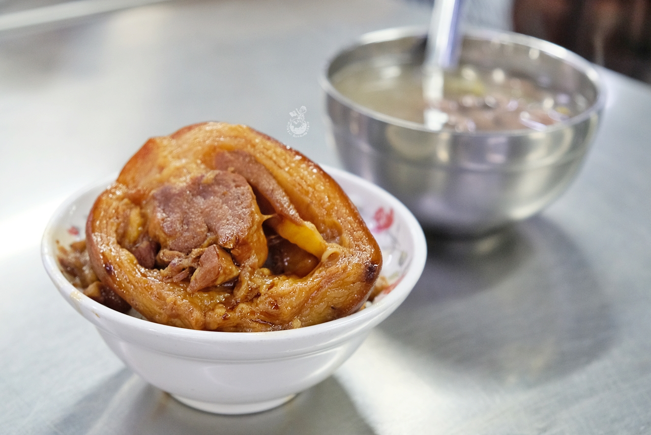 李海魯肉飯∣超過60年的第二市場美食，台中消夜就來一碗滷肉飯（爌肉飯）吧
